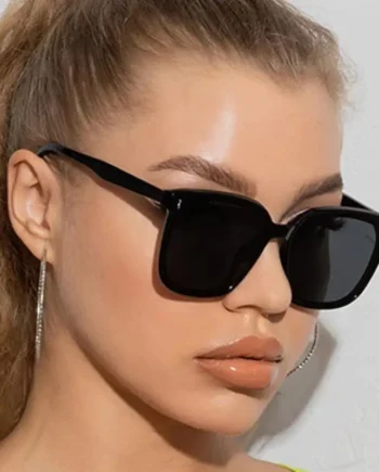 Bold Black Square Sunglasses for Women – Chic & Modern Style