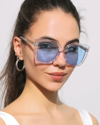 Sunglasses women – Oversized square frames for chic and classy summer vibes